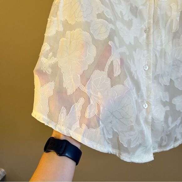 ✨ Hyfve Women’s Off White Floral Sheer Top Button Down Large - Picture 7 of 12